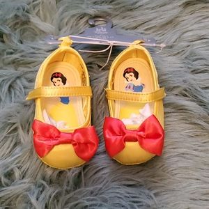 NWT snow white shoes